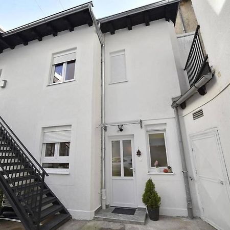 Petit Main Square Apartment Zagreb Bagian luar foto