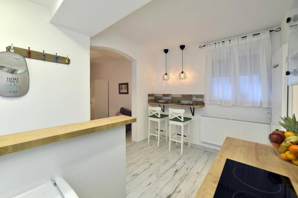 Petit Main Square Apartment Zagreb Bagian luar foto