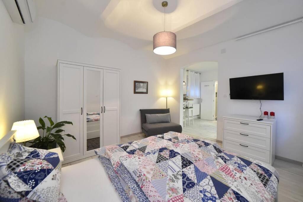 Petit Main Square Apartment Zagreb Bagian luar foto