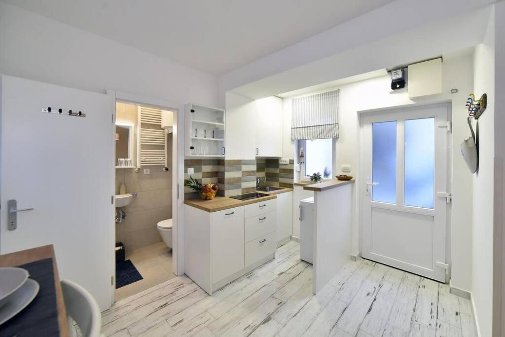 Petit Main Square Apartment Zagreb Bagian luar foto