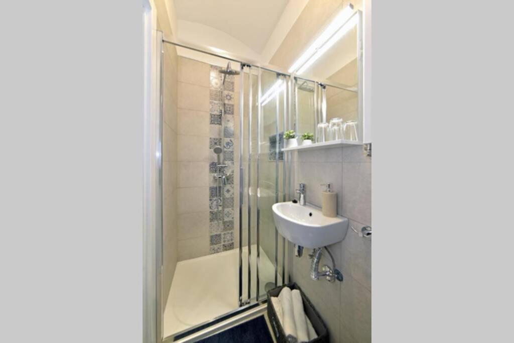 Petit Main Square Apartment Zagreb Bagian luar foto