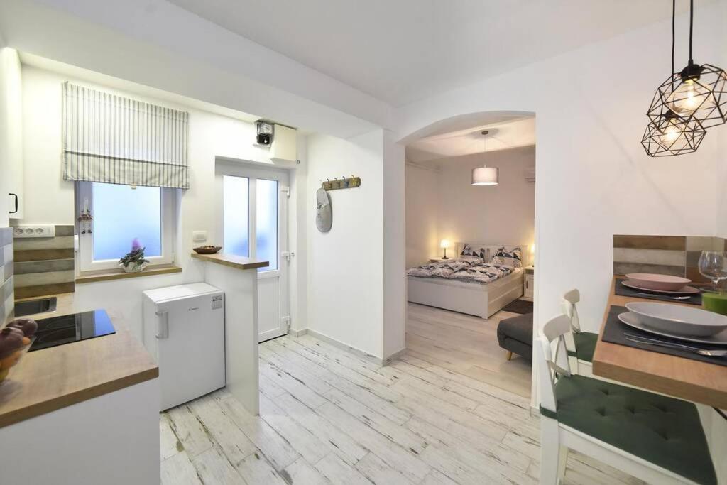 Petit Main Square Apartment Zagreb Bagian luar foto