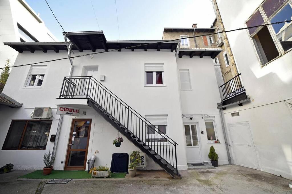 Petit Main Square Apartment Zagreb Bagian luar foto